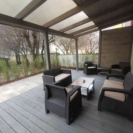 Apartmán 2 - With Terrace And Free Parking